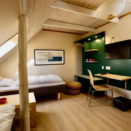 ベッド・アンド・ブレックファスト Den Japanske Have